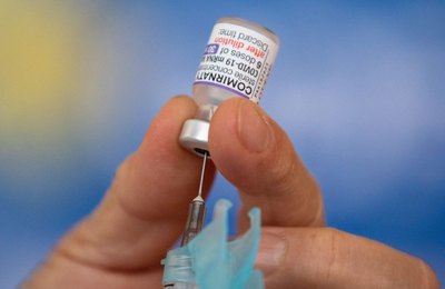 Pessoas com comorbidade já podem tomar dose de reforço bivalente contra Covid-19