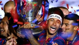 Neymar comorando o titulo do Barcelona na Liga dos Campeões da Europa - Foto: Divulgação