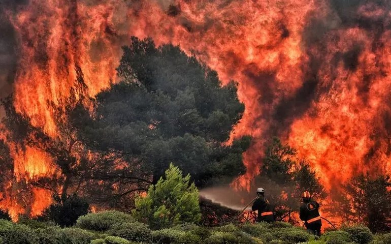 Incêndios se espalham por Grécia, Espanha e Itália