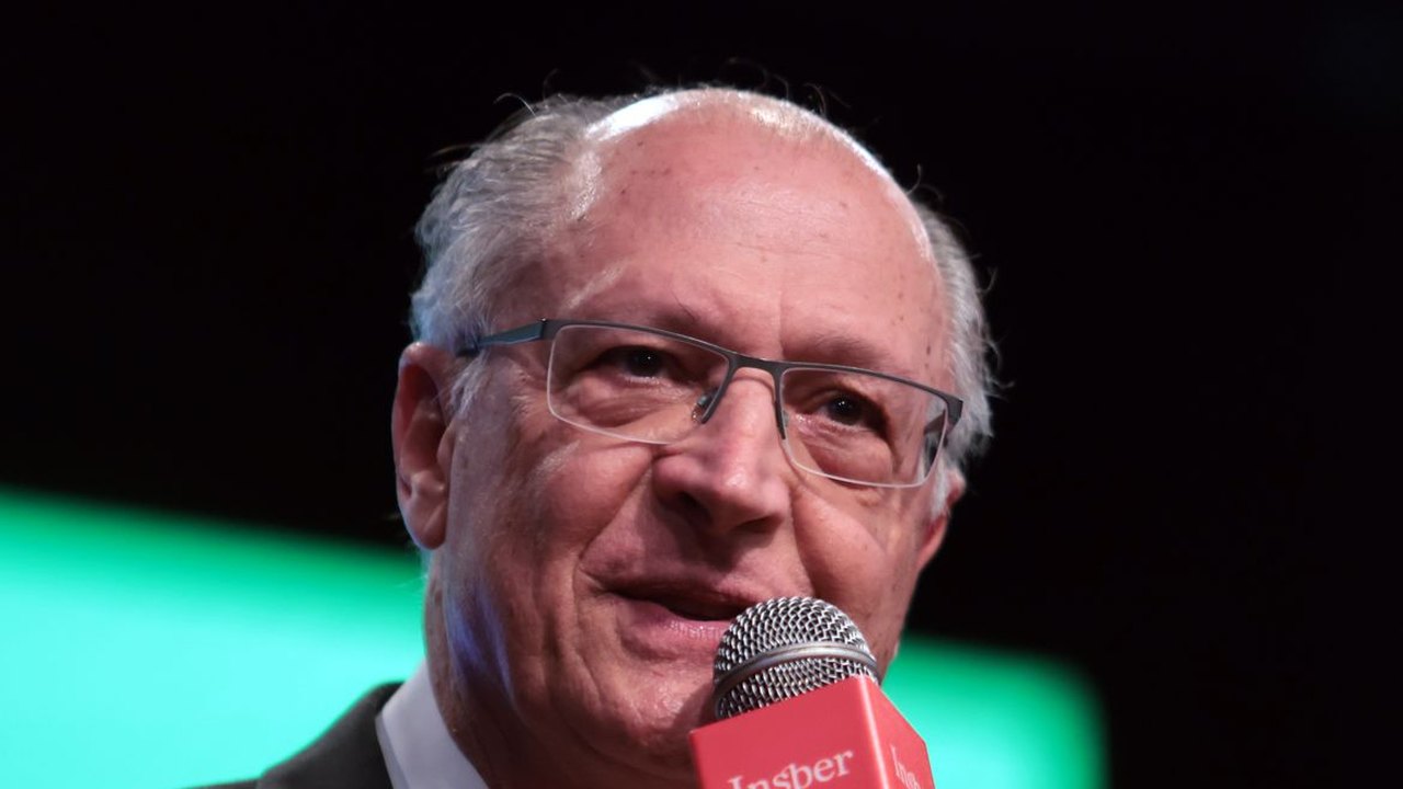 Alckmin diz a empresários que reverter tarifaço do café está na lista de prioridades de Lula na conversa com Trump