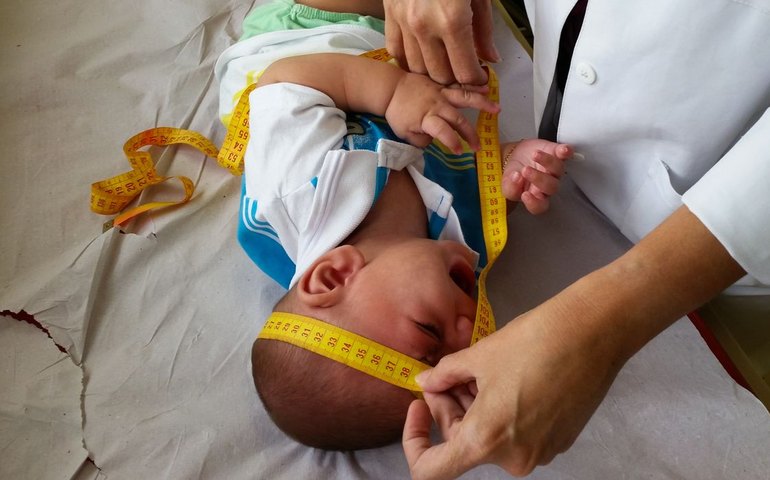 Congresso derruba veto e retoma pensão vitalícia para vítimas da zika