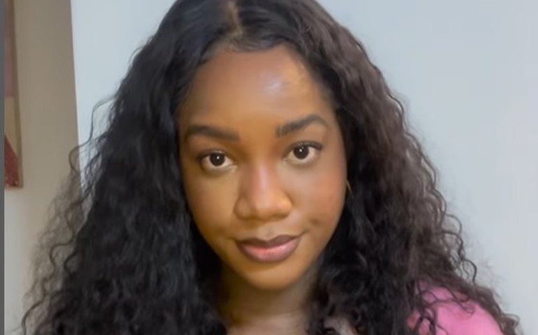 Após separação com jogador, IZA publica vídeo: 'Eu e minha filha ficaremos bem'