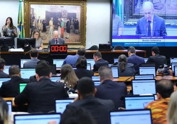 Câmara negocia Refis a partidos em PEC após repercussão negativa de anistia completa a siglas