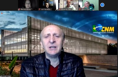 Conselho Político da CNM debate retomada de aulas presenciais nos Municípios e novo Fundeb