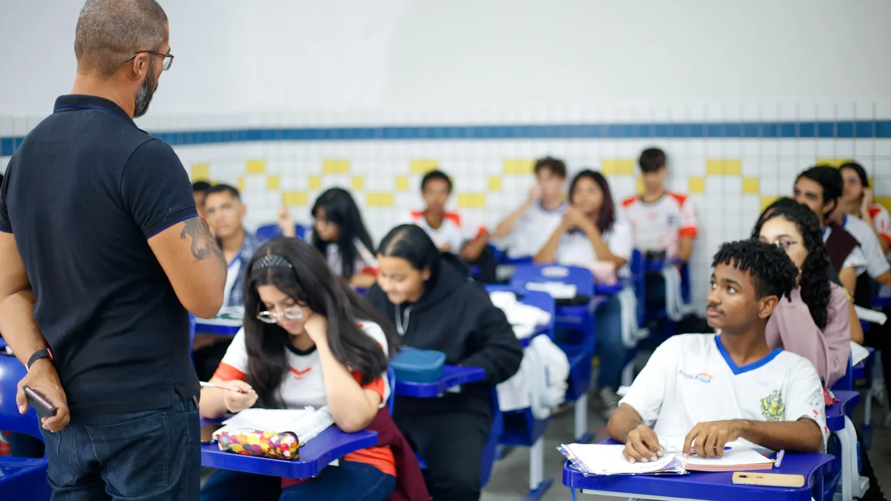 Com salto na proficiência em Português e Matemática, Ensino Médio de Alagoas cresce pelo 3º ciclo seguido no Ideb