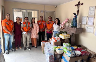 Mais de três toneladas de alimentos são entregues pela Defesa Civil de Maceió à população
