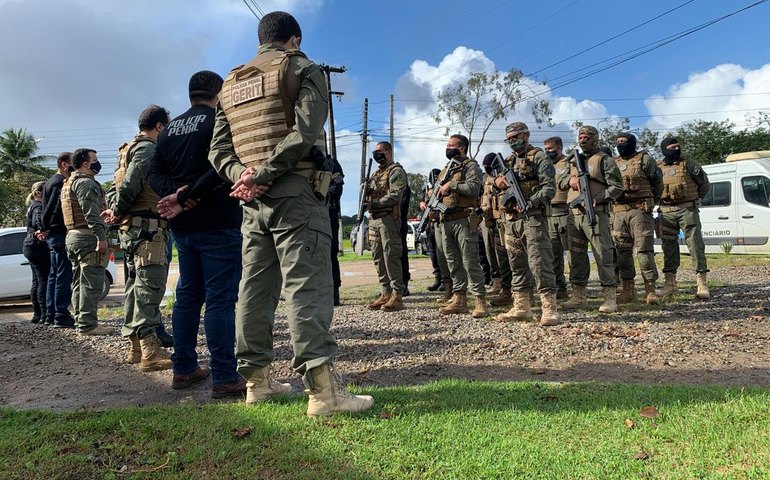 Seris transfere presos da operação “Flash Back” para o Presídio do Agreste