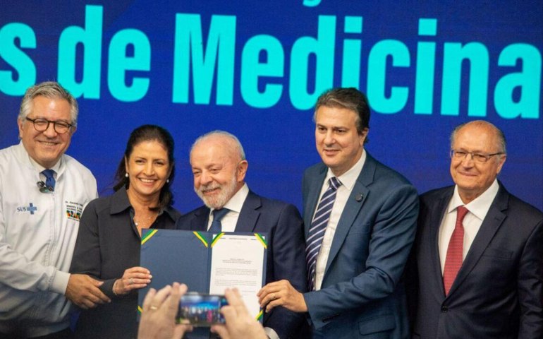 Sírio-Libanês lança curso de Medicina com aval do MEC; ministro critica EAD durante evento