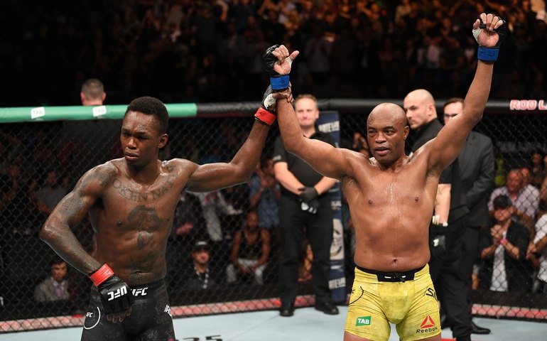 Anderson Silva perde por decisão unânime, mas é reverenciado por Adesanya