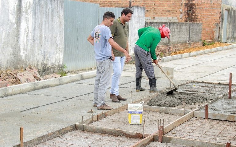 Governo Ronaldo Lopes investe em obras que melhoram qualidade de vida dos penedenses