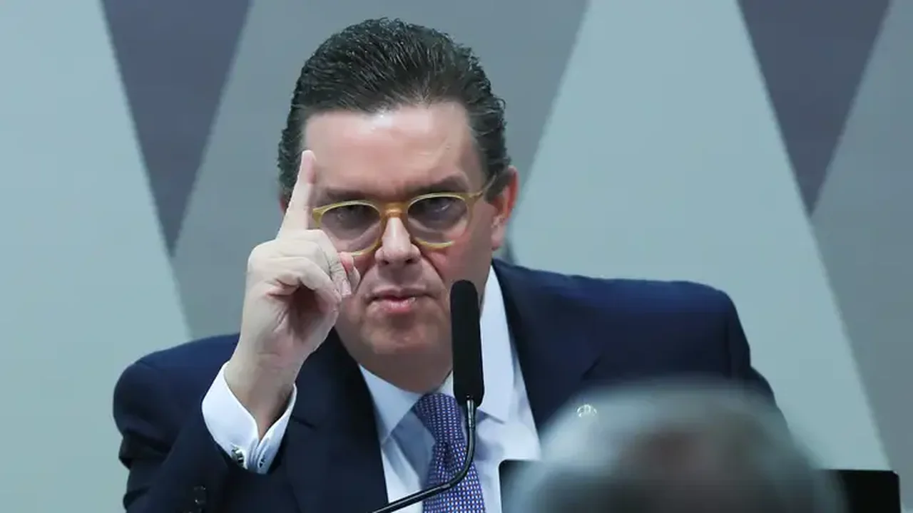 Fila do INSS cai e chega a 2,3 milhões de pedidos, diz ministro