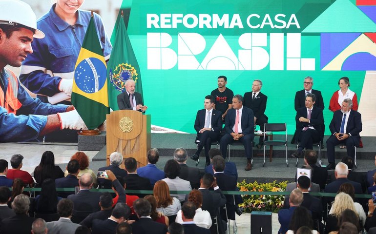 Lula lança programa de reforma de casas e defende ação para invisíveis