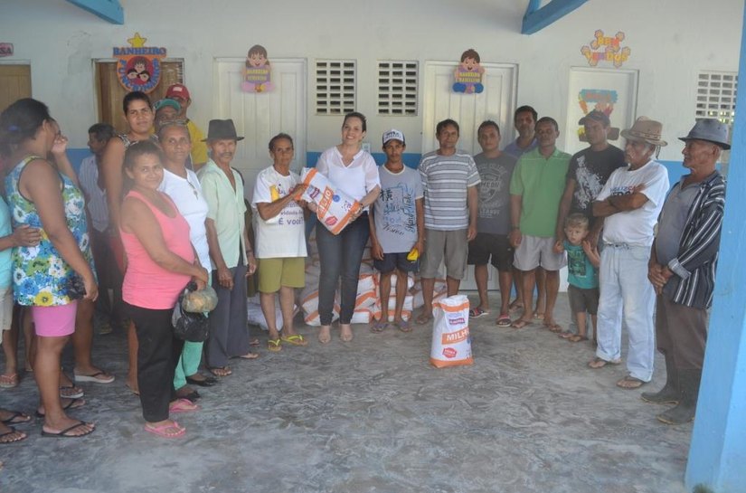 Secretaria de Agricultura entrega sementes a agricultores de Cajueiro