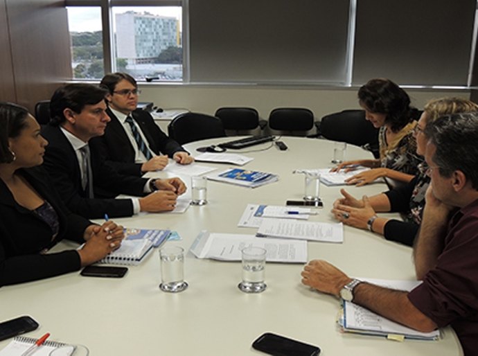 Marcelo Beltrão apresenta pauta municipalista da educação ao FNDE
