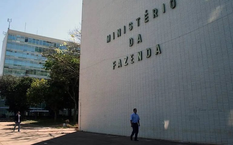 Resultado primário acima da banda será usado para investimento, afirma Fazenda