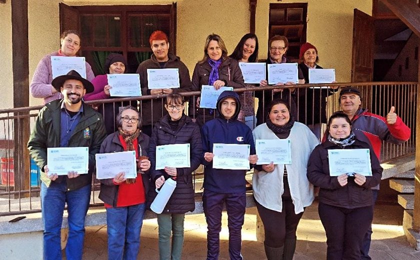 Produtores recebem certificados de Boas Práticas de Fabricação e Processamento de Frutas