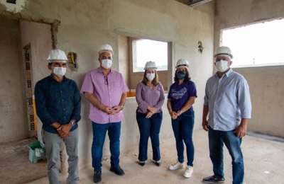 Prefeita Christiane Bulhões visita obras e debate parcerias com universidades