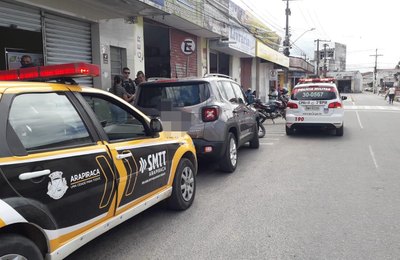 Arapiraca: Agentes da SMTT abordam mais um veículo com queixa de roubo durante fiscalização