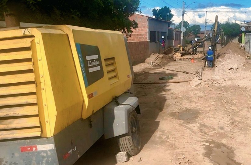 Arsal visita obras de esgotamento sanitário e participa de audiência pública em Piranhas