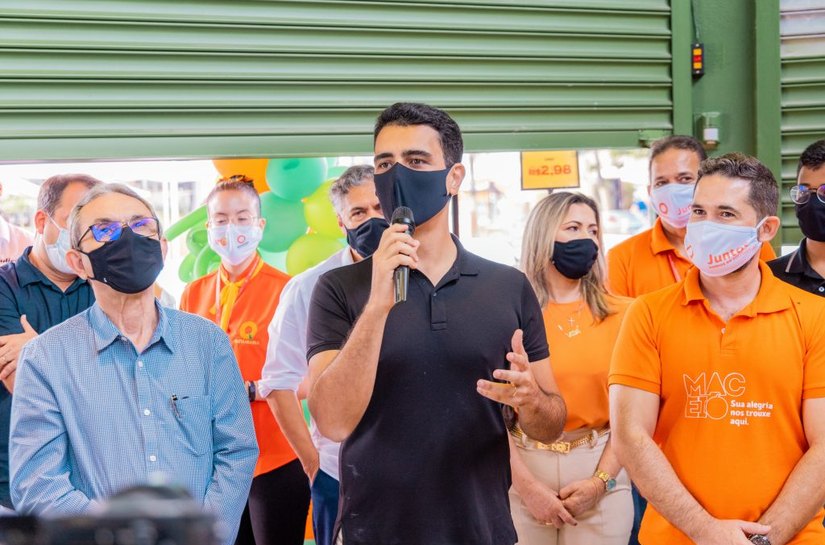 Prefeito JHC participa da inauguração de supermercado e diz que prioridade é gerar emprego