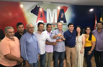 Prefeito Zé Adelson recebe veículo 0 km para Conselho Tutelar de Olho D’Água Grande 