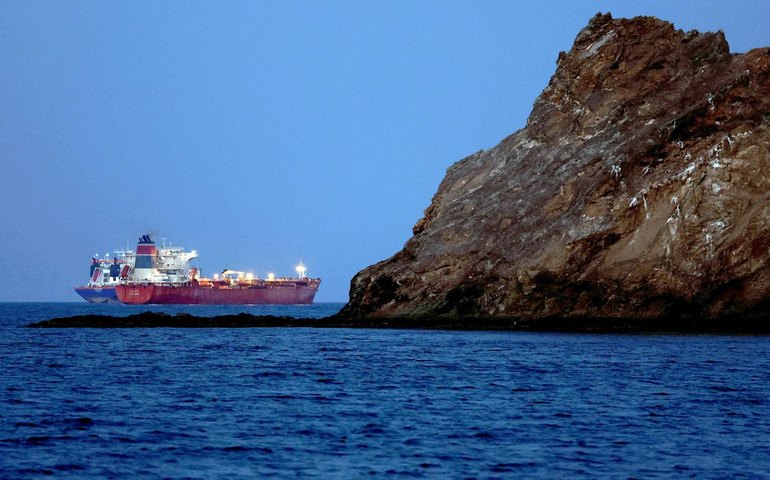 Iranianos ameaçam bloquear comércio marítimo após cerco naval dos EUA