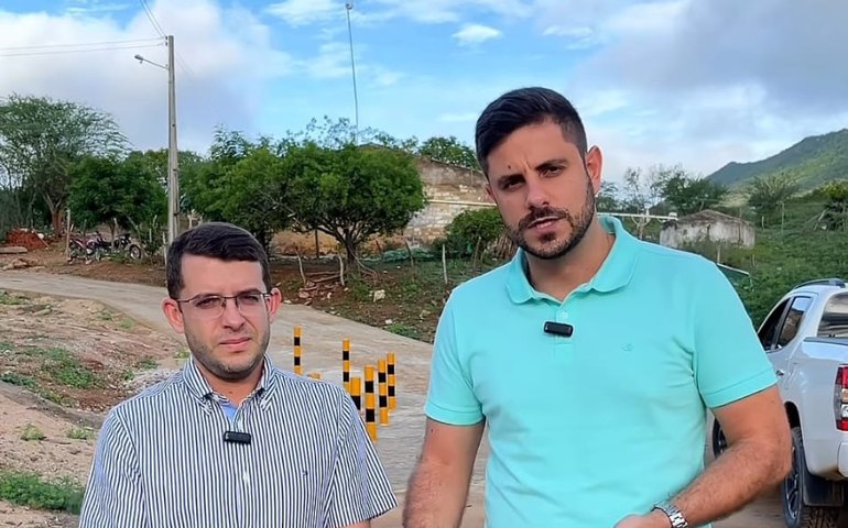 Belo Monte: prefeito Dalminho e vice Avaninho entregam passagem molhada no povoado Poço do Marco