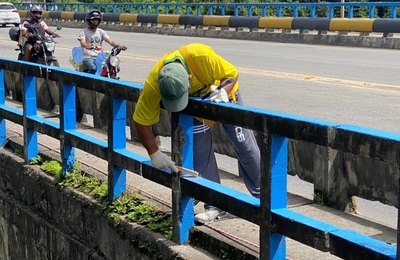 Ponte do Reginaldo passa por reparos para receber grades de proteção