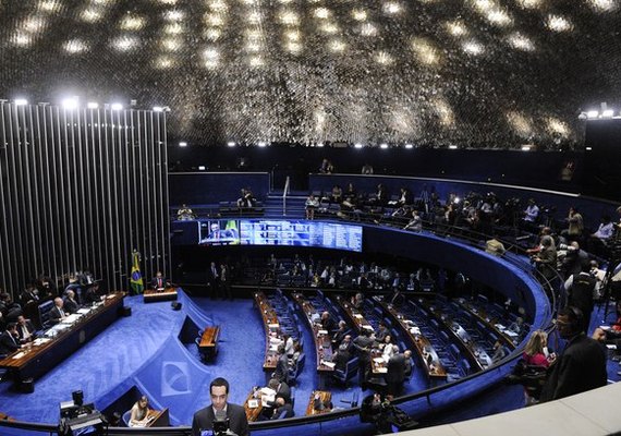 Senadores se declaram independentes