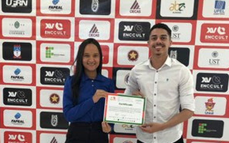 Egresso da Unidade Penedo conquista prêmio internacional com atlas botânico inovador