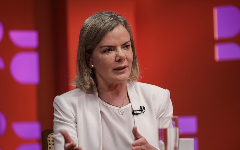 Ministros do STF buscam Lula para criticar fala de Gleisi relacionada à anistia