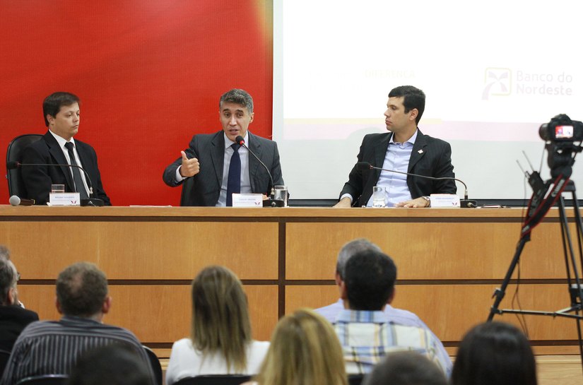 BNB apresenta soluções de negócios para municípios em reunião na AMA