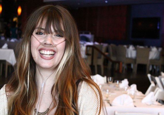 Morre Claire Wineland, jovem que compartilhou luta contra a fibrose cística