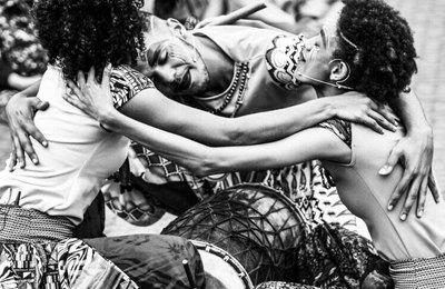 Projeto Em Cantos Africanos apresenta espetáculo neste domingo