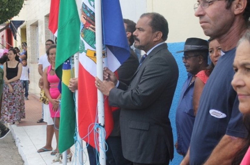Prefeito Elmo Medeiros inaugura quatro obras