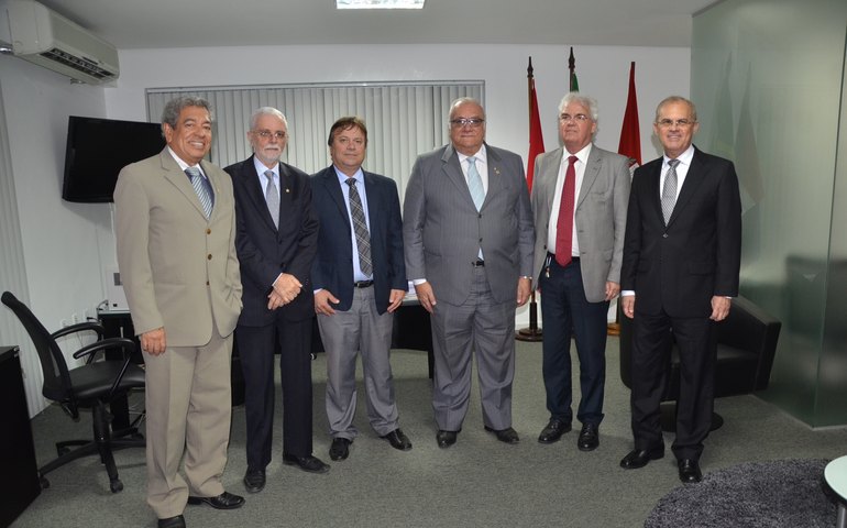 Governador exercício faz visita de cortesia ao Ministério Público Estadual