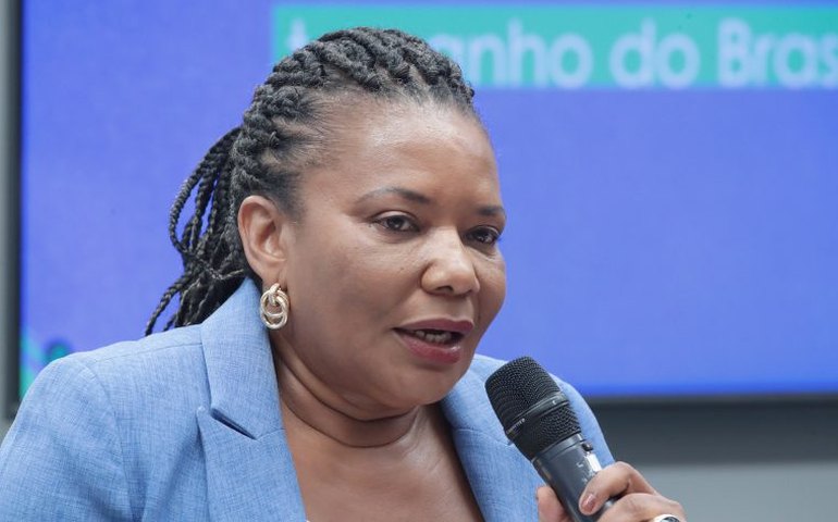 Ministra da Cultura nega irregularidade em contratações para shows durante o Carnaval