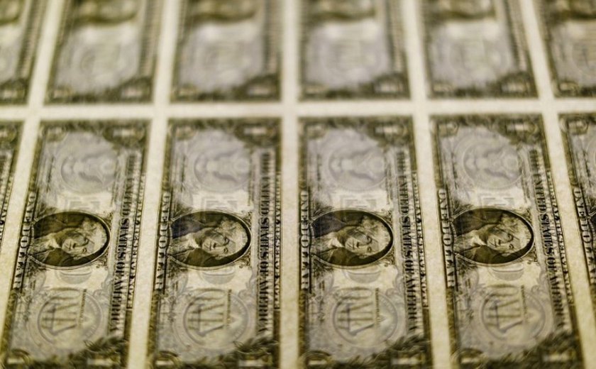 Valorização de títulos americanos eleva dólar no Brasil, diz professor