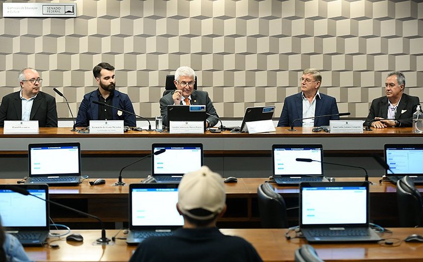 Olimpíadas do conhecimento abrem portas para alunos e para o país, aponta debate