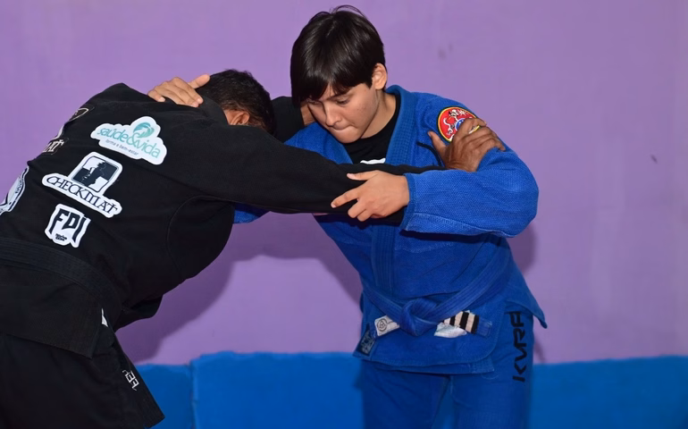 Projeto Ela Se Garante na Luta oferta bolsas gratuitas de jiu-jitsu para mulheres em Penedo