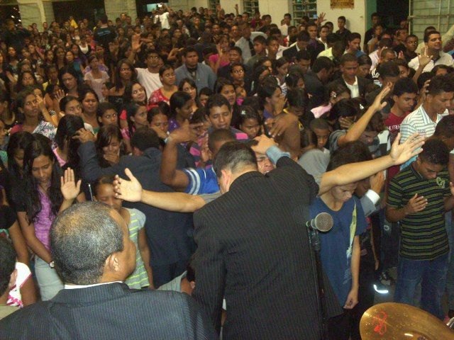 Culto no Benedito Bentes foi marcado pela glória de Deus