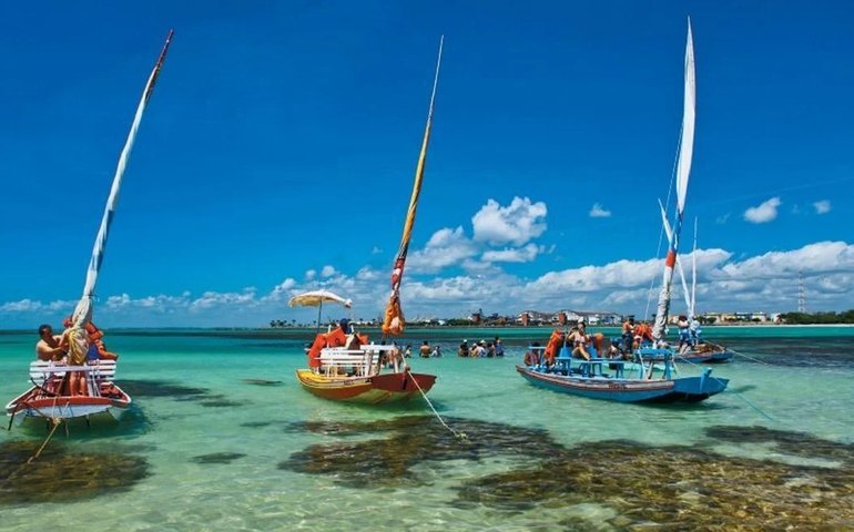 Turistas devem movimentar cerca de R$ 2 bilhões em Alagoas na alta temporada