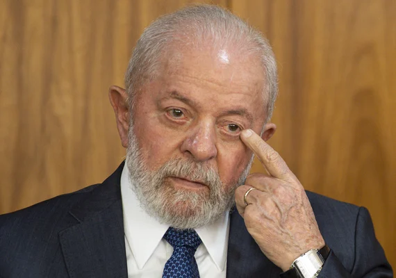 Lula conversa com emir do Catar sobre liberação de brasileiros em Gaza