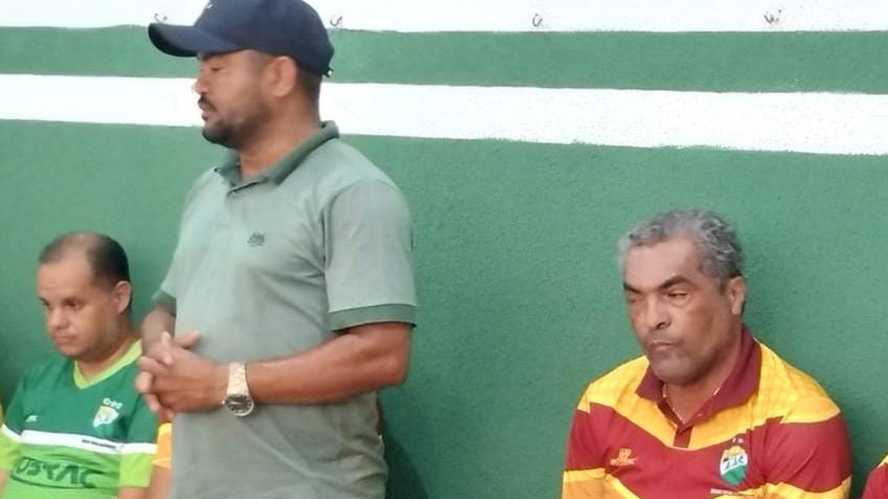 Coruripe demite técnico Roberto de Jesus