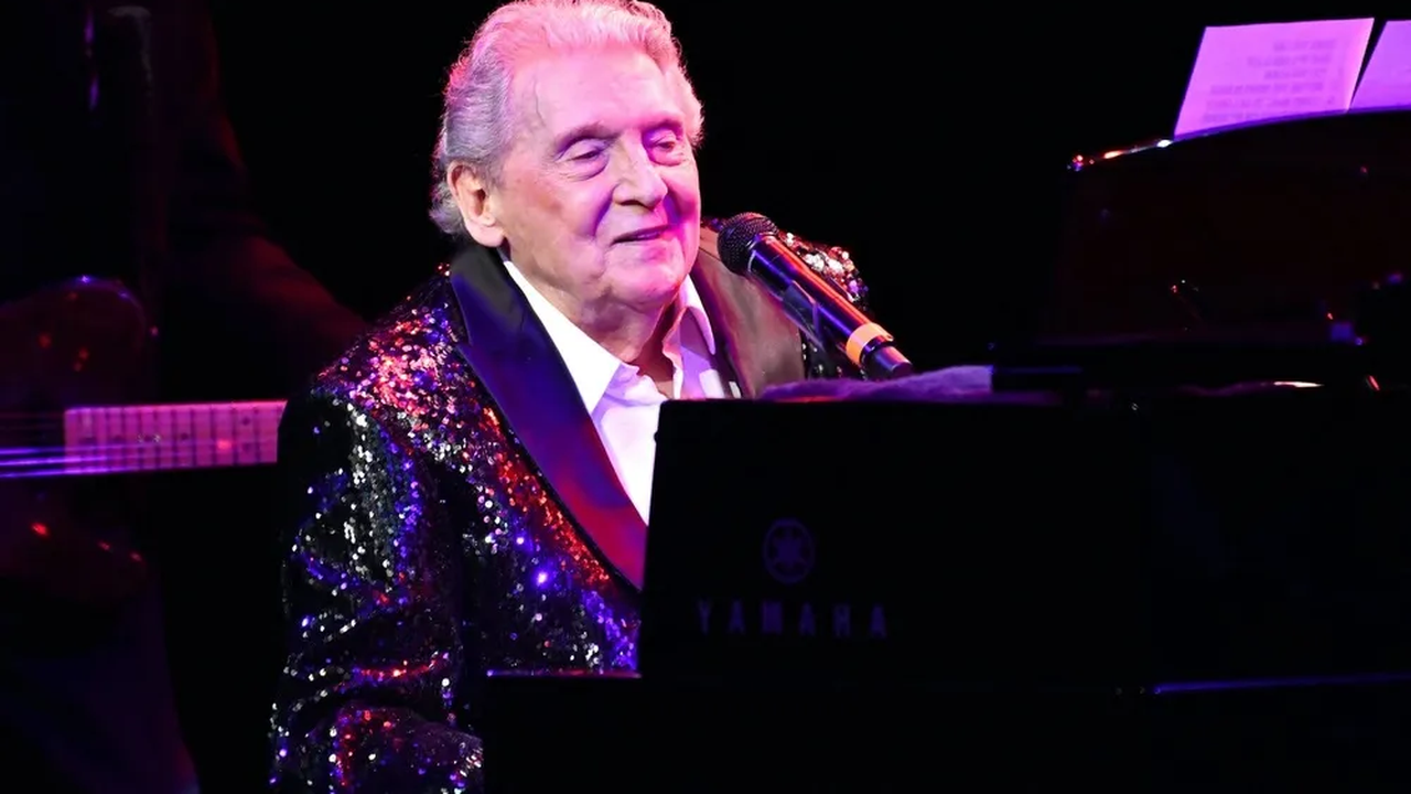 Morre Jerry Lee Lewis, um dos pioneiros do rock and roll, aos 87 anos