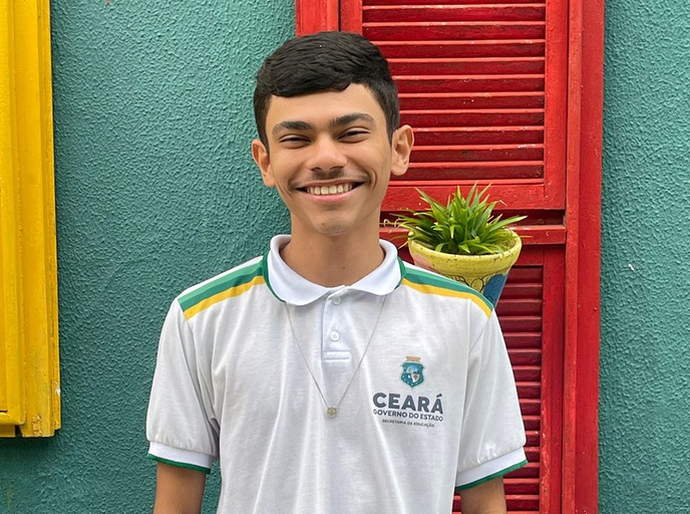 Lei que regulamenta celulares nas escolas amplia participação dos estudantes e fortalece convivência