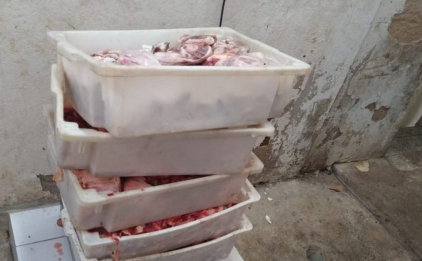 Fiscalização da Vigilância Sanitária apreende mais de mil quilos de carne vencidos