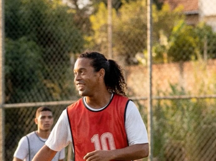 Itaipava convoca Ronaldinho Gaúcho para ser embaixador da marca e revela o “segredo” de seu passe mais icônico