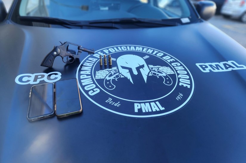Arma de fogo e quase 3 kg de maconha são retirados das ruas em ações da PM