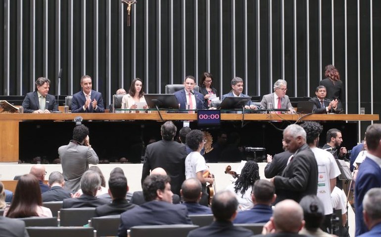 Projeto na Câmara propõe quebra de patente de canetas emagrecedoras